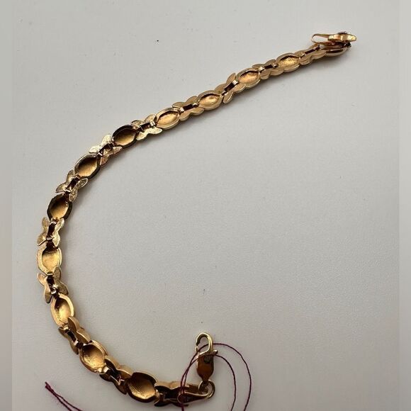 ESTATE PIECE! 14k yellow gold "XO" bracelet with diamond accents! - Picture 5 of 8